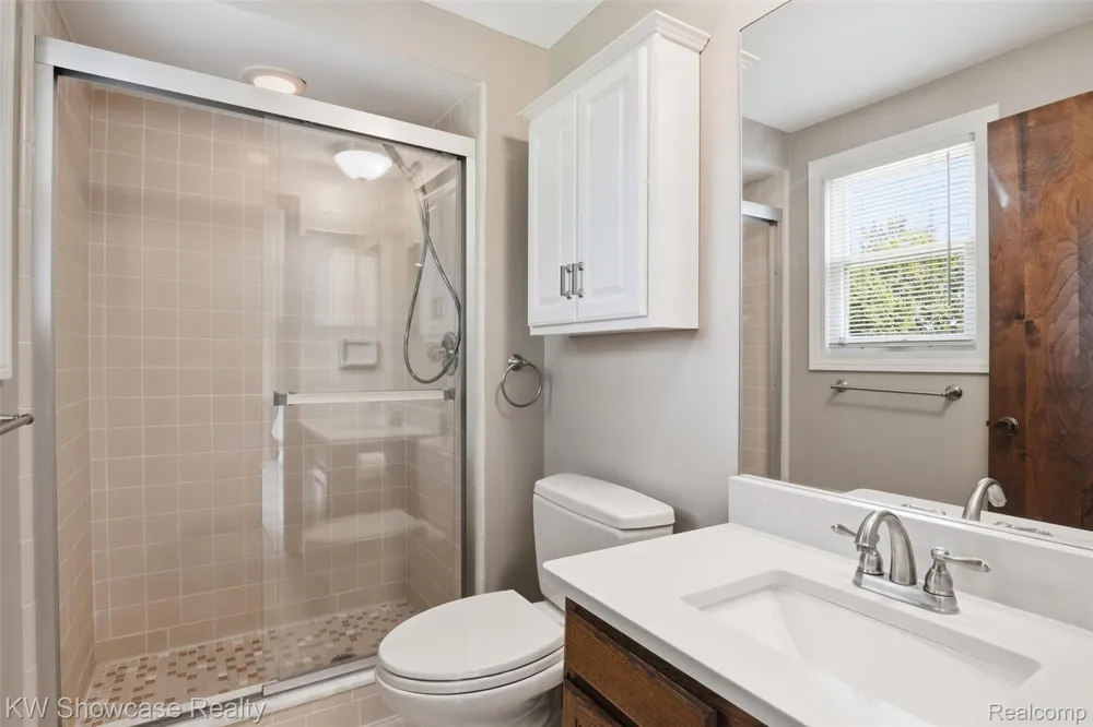 3260 Ravinewood Drive Commerce Charter Township, MI 48382