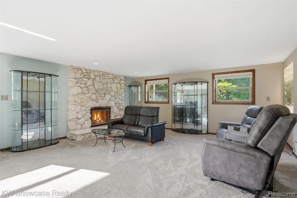 3260 Ravinewood Drive Commerce Charter Township, MI 48382