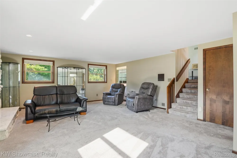 3260 Ravinewood Drive Commerce Charter Township, MI 48382