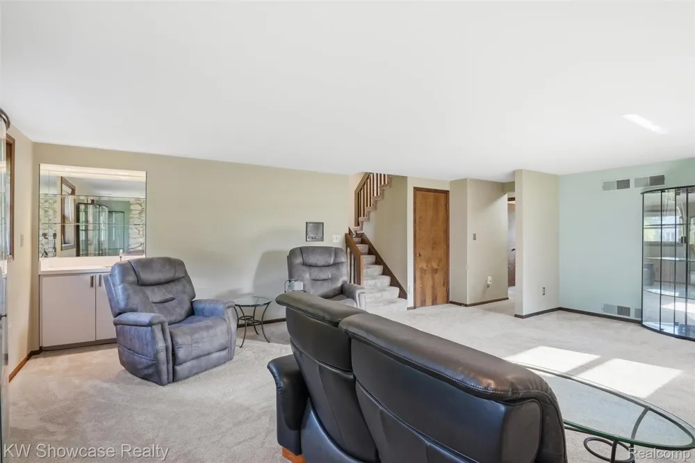 3260 Ravinewood Drive Commerce Charter Township, MI 48382