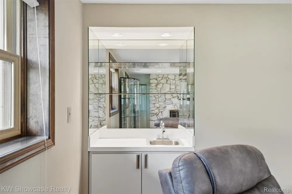 3260 Ravinewood Drive Commerce Charter Township, MI 48382