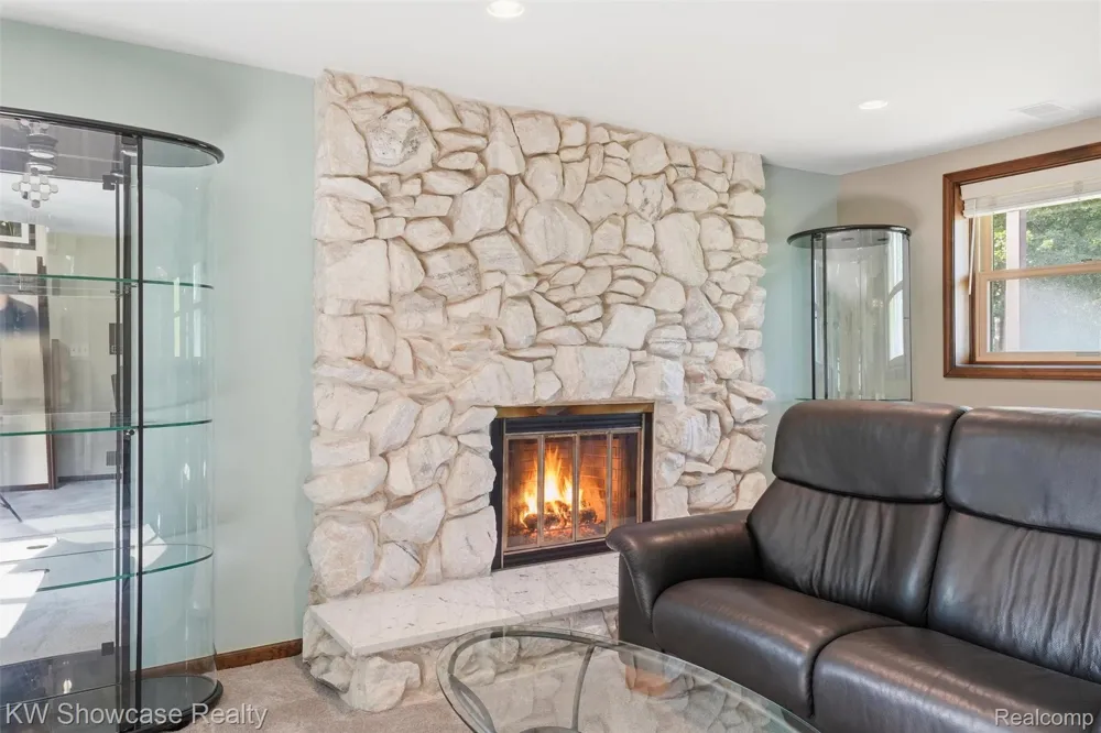 3260 Ravinewood Drive Commerce Charter Township, MI 48382