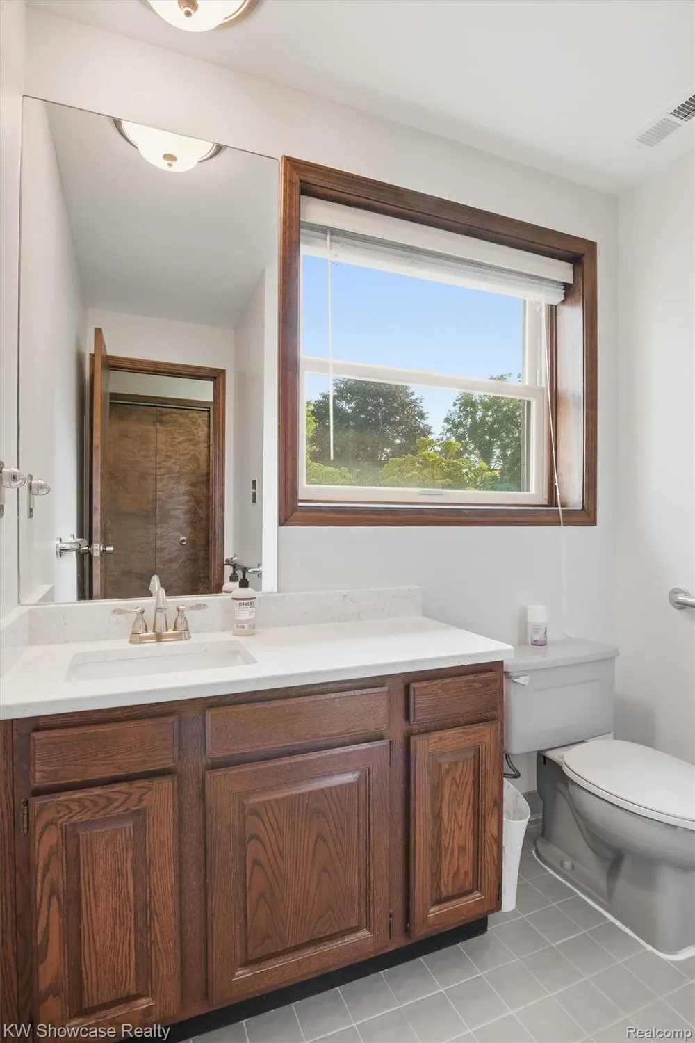 3260 Ravinewood Drive Commerce Charter Township, MI 48382