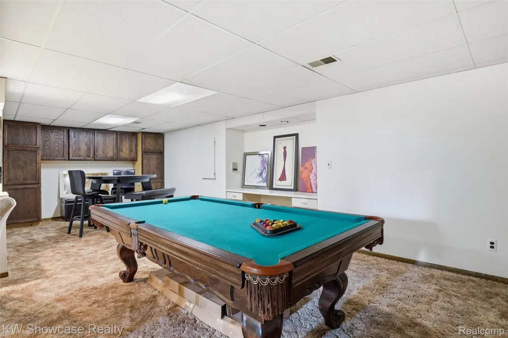 3260 Ravinewood Drive Commerce Charter Township, MI 48382