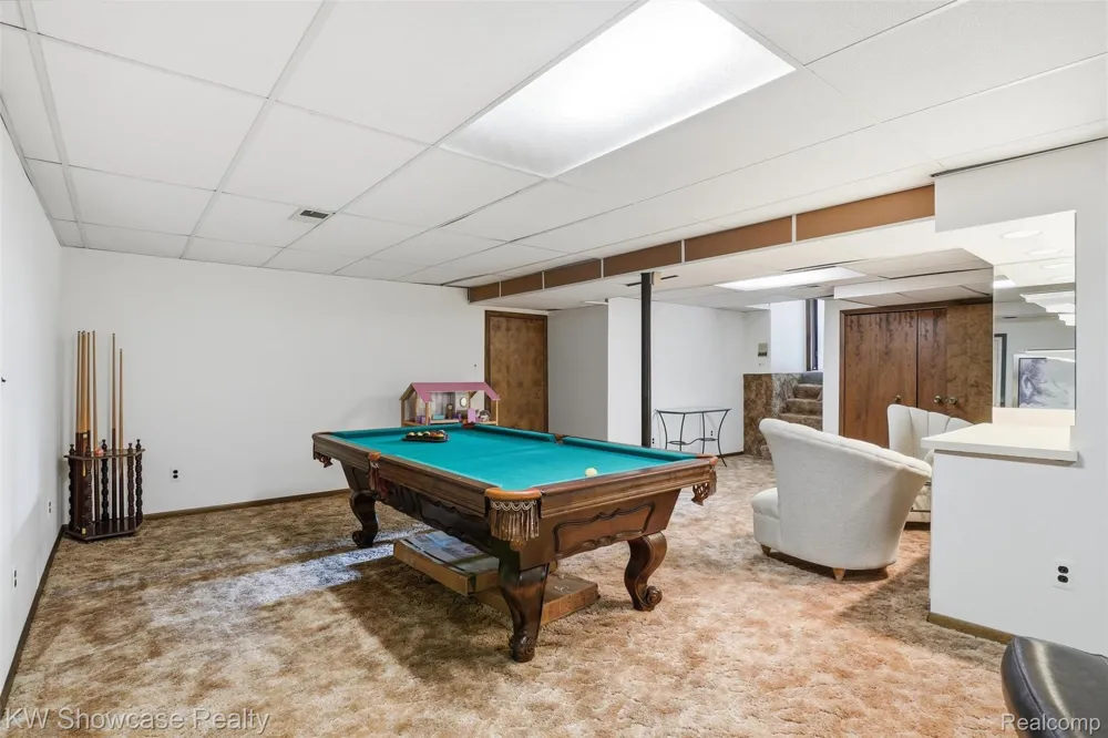 3260 Ravinewood Drive Commerce Charter Township, MI 48382