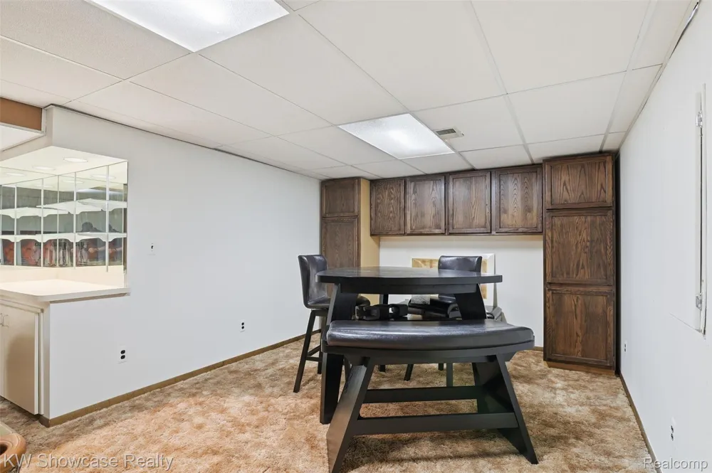 3260 Ravinewood Drive Commerce Charter Township, MI 48382