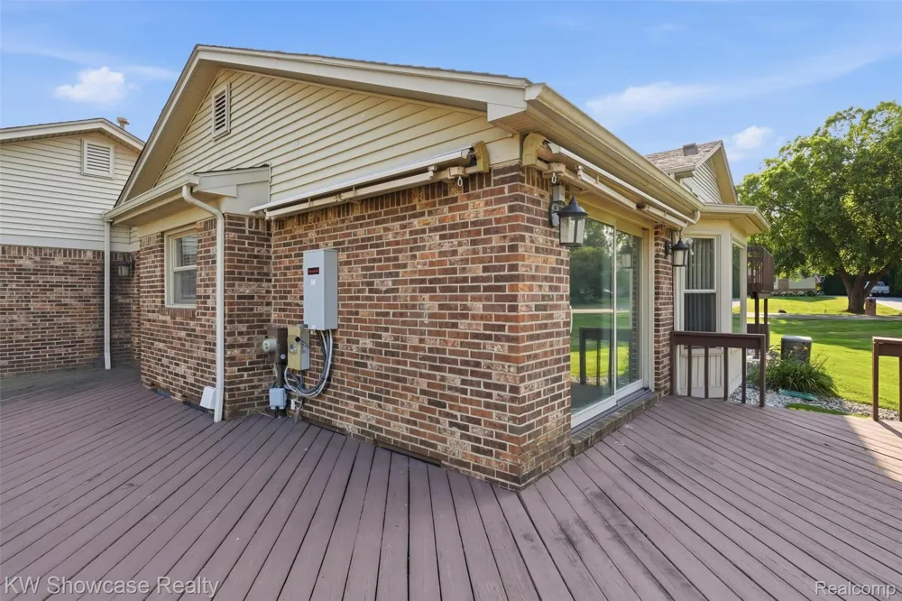 3260 Ravinewood Drive Commerce Charter Township, MI 48382