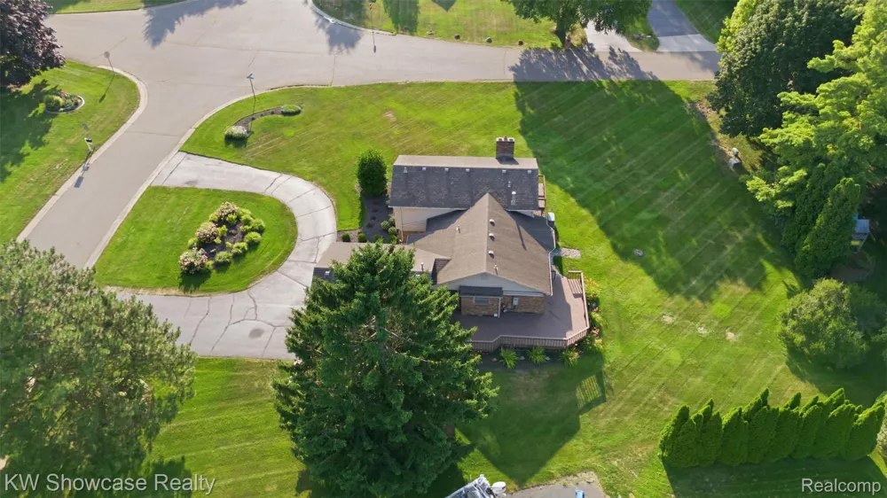 3260 Ravinewood Drive Commerce Charter Township, MI 48382