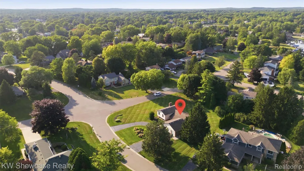 3260 Ravinewood Drive Commerce Charter Township, MI 48382