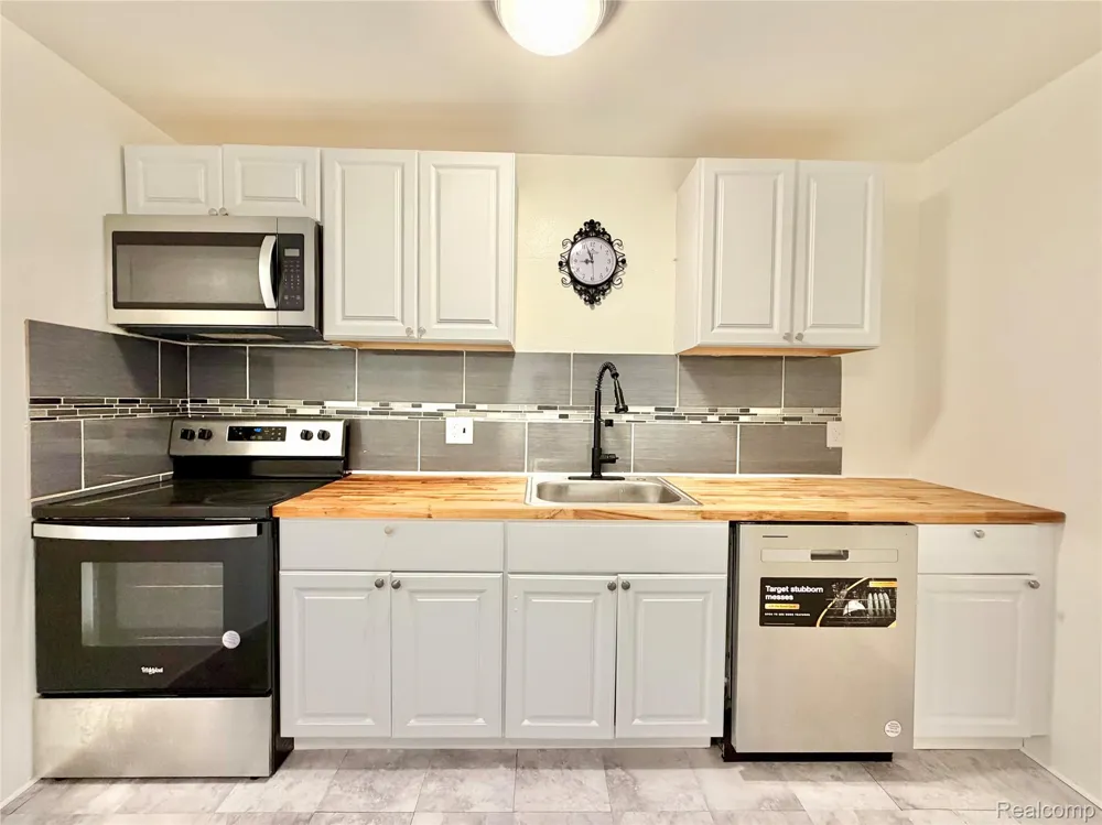 26305 W 7 mile rd Road #201 Redford Charter Township, MI 48240
