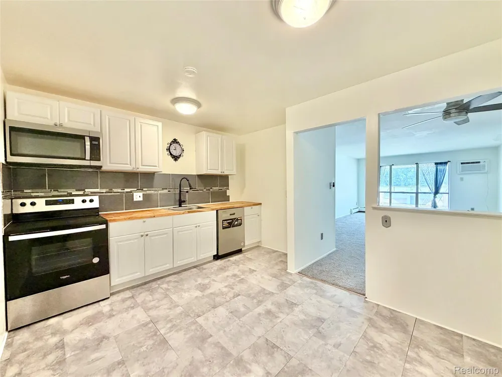 26305 W 7 mile rd Road #201 Redford Charter Township, MI 48240