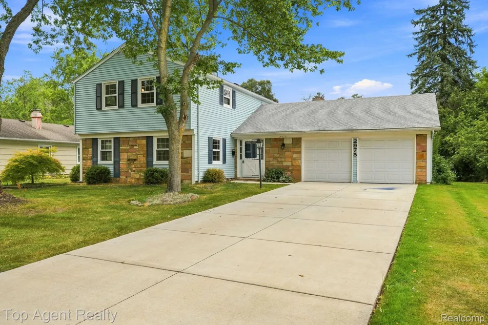 2975 Hill Drive Troy City, MI 48085
