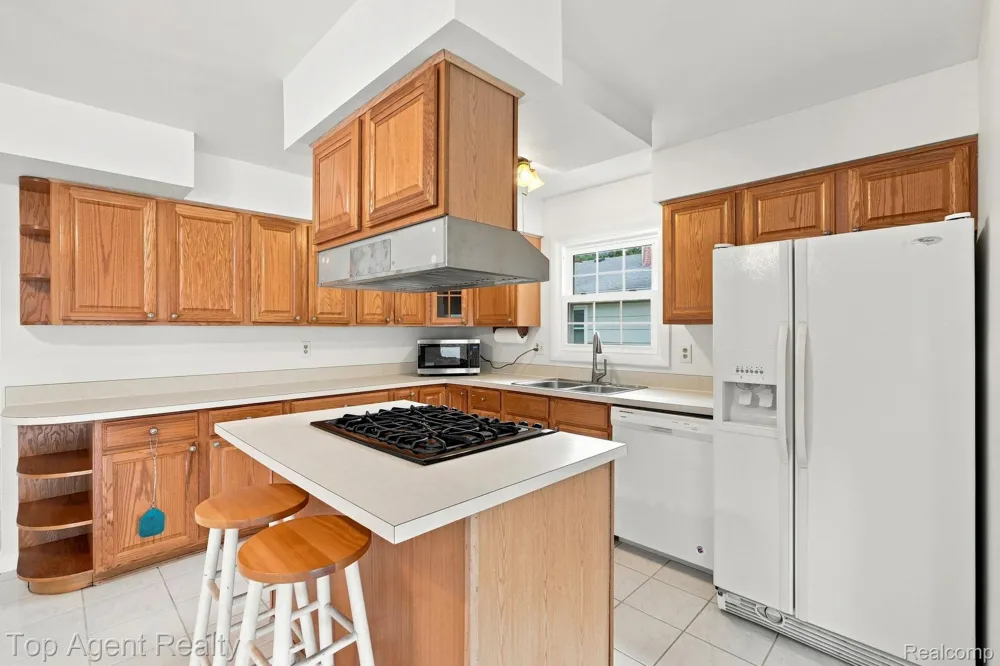 2975 Hill Drive Troy City, MI 48085