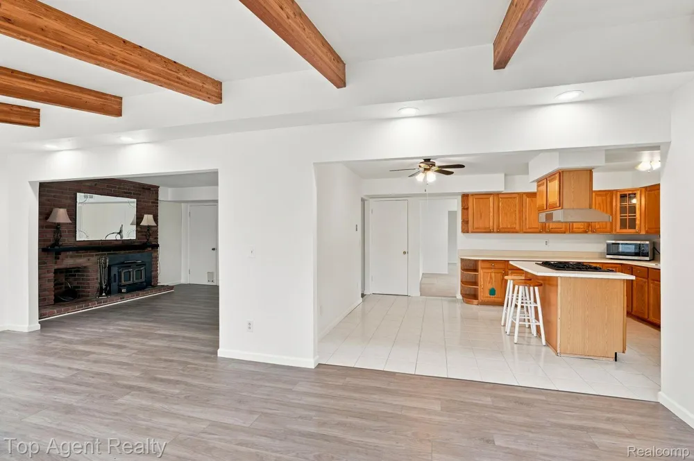2975 Hill Drive Troy City, MI 48085