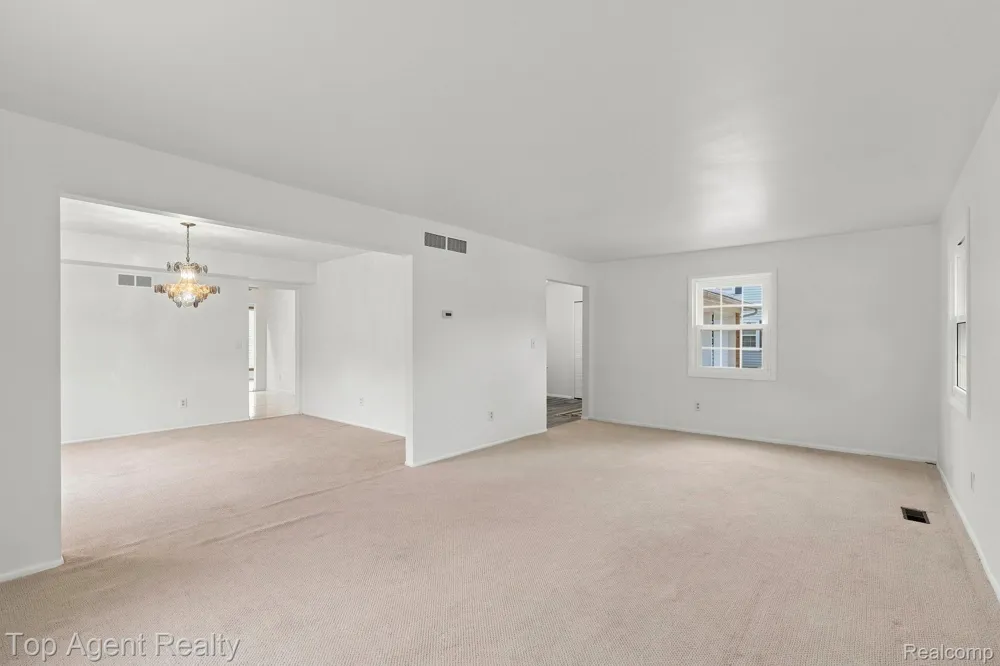 2975 Hill Drive Troy City, MI 48085