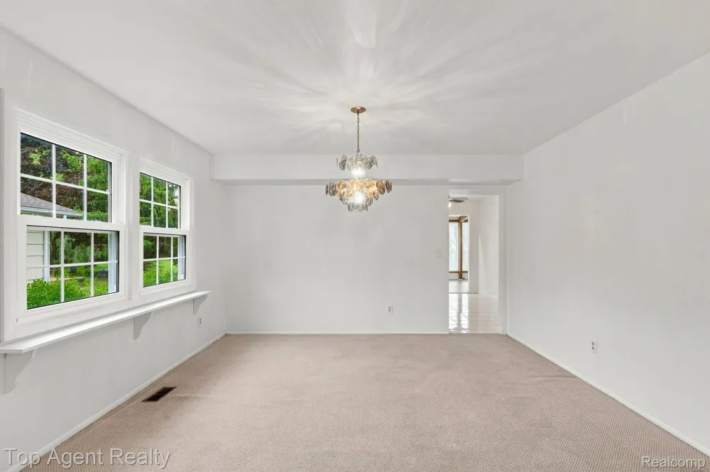 2975 Hill Drive Troy City, MI 48085