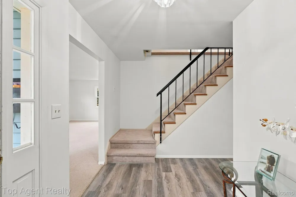 2975 Hill Drive Troy City, MI 48085