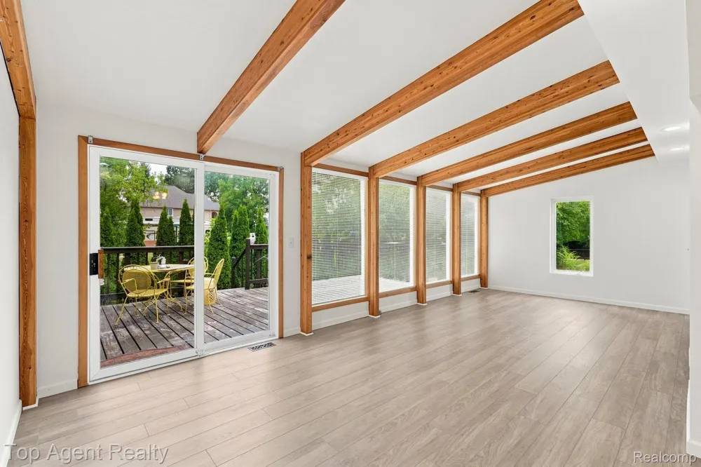 2975 Hill Drive Troy City, MI 48085