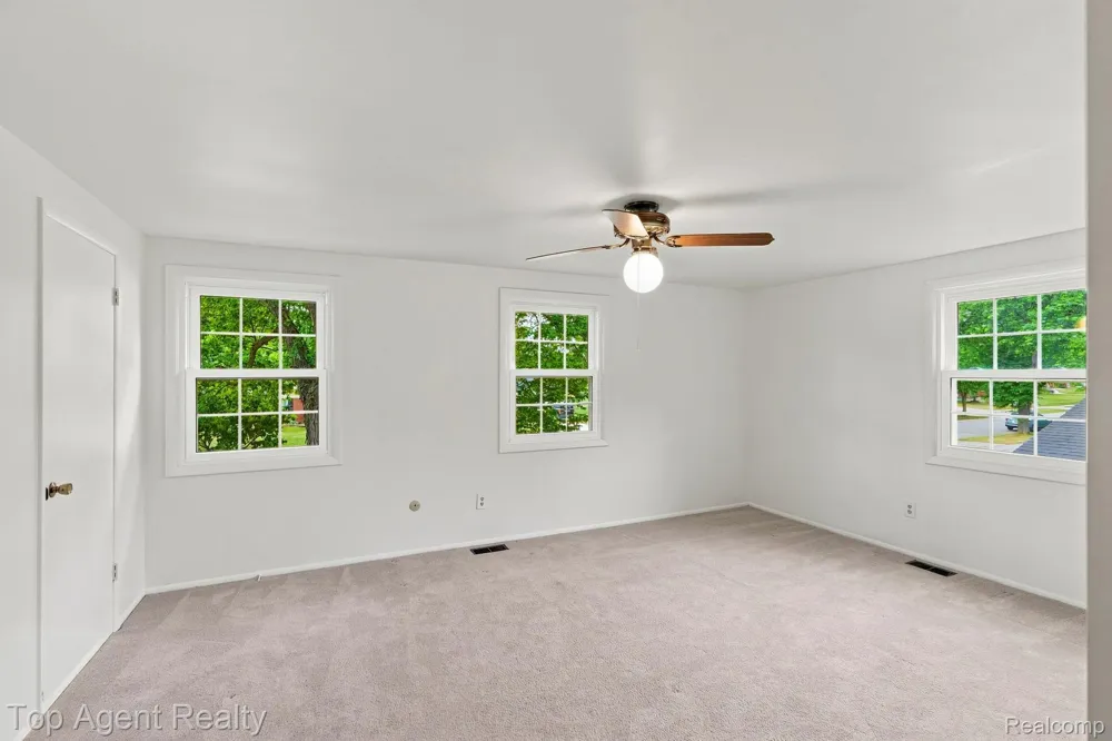 2975 Hill Drive Troy City, MI 48085