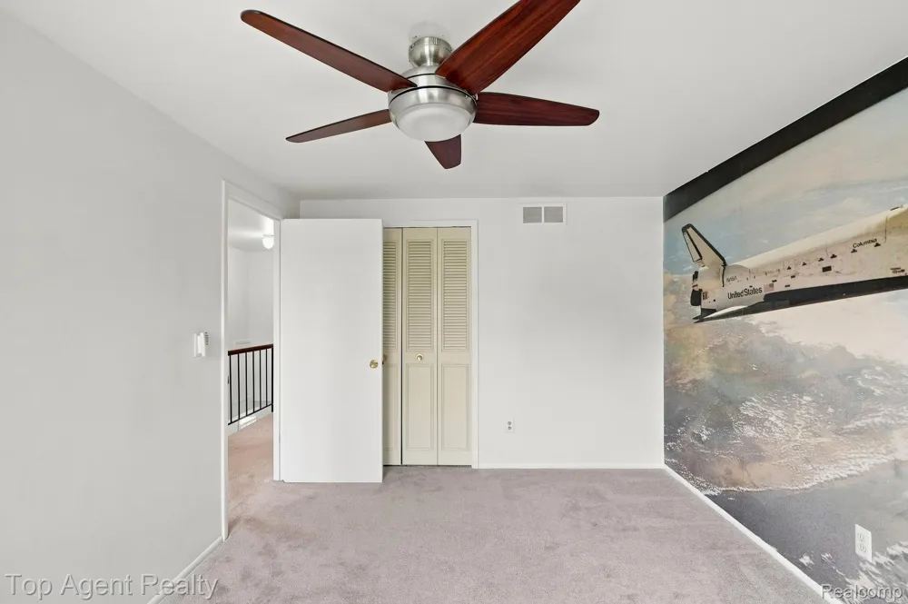 2975 Hill Drive Troy City, MI 48085