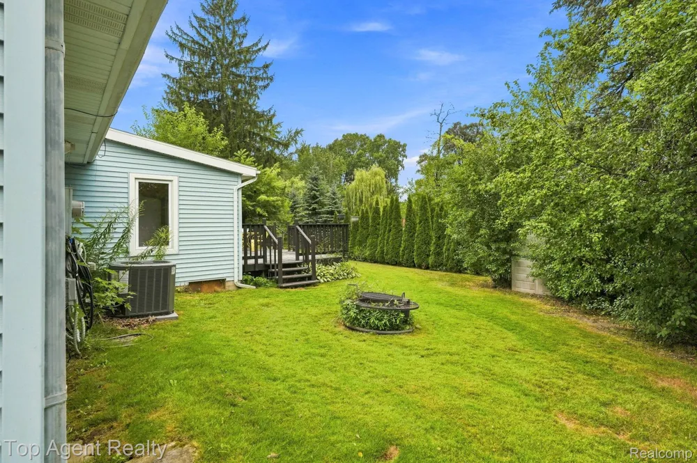 2975 Hill Drive Troy City, MI 48085