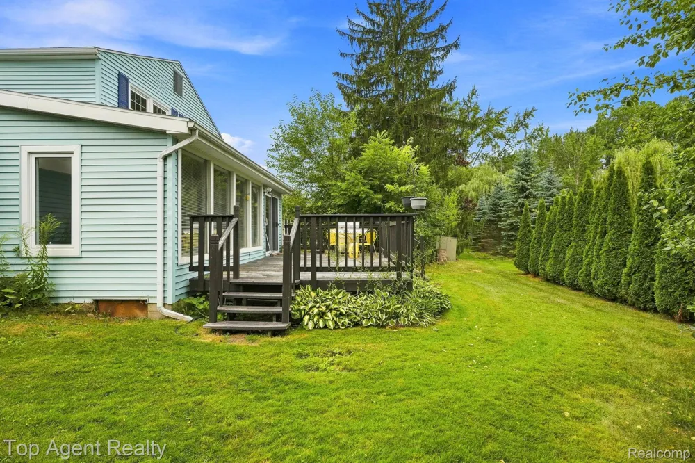 2975 Hill Drive Troy City, MI 48085