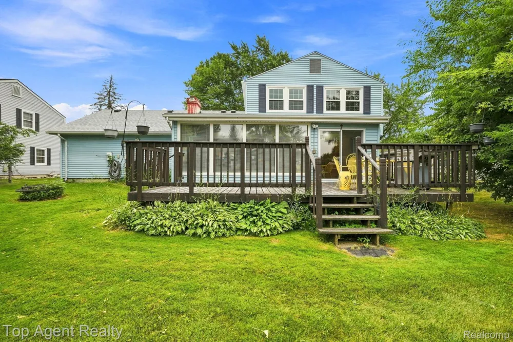 2975 Hill Drive Troy City, MI 48085