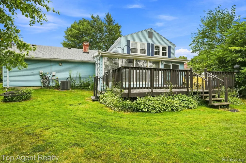 2975 Hill Drive Troy City, MI 48085