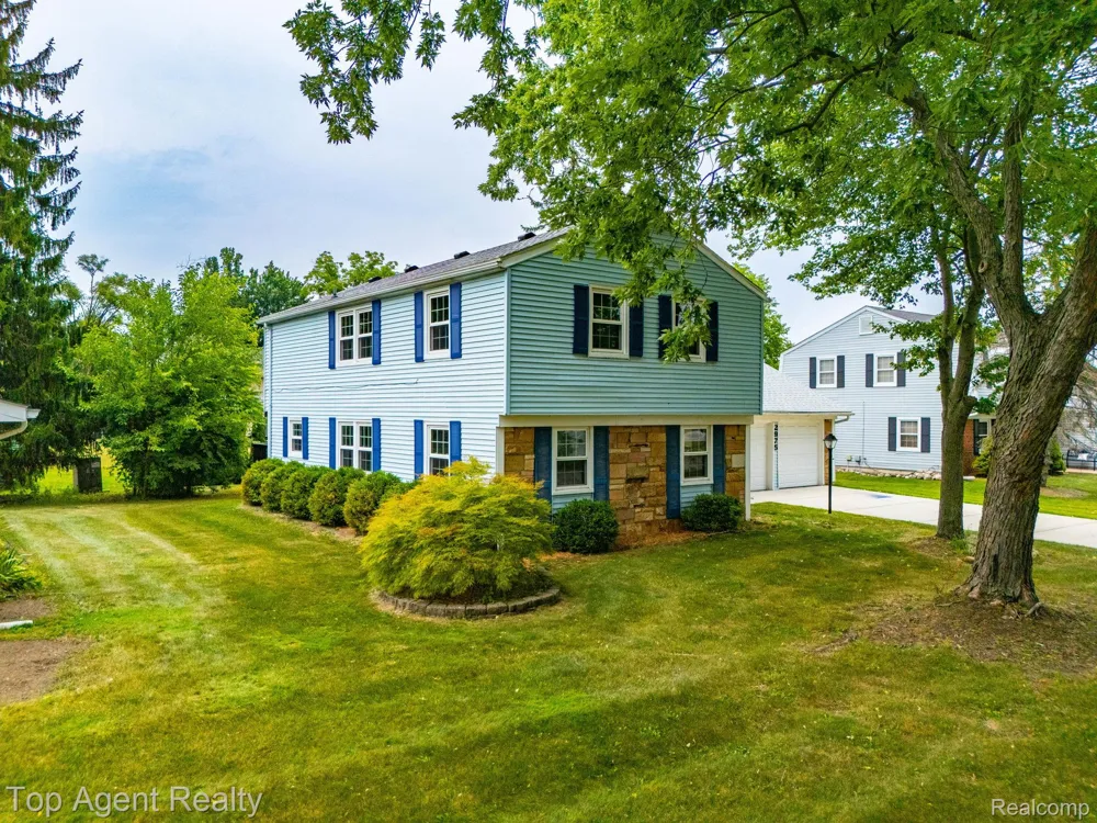 2975 Hill Drive Troy City, MI 48085