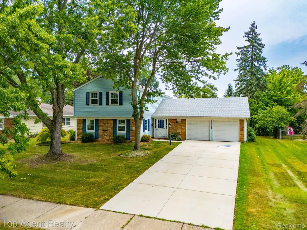 2975 Hill Drive Troy City, MI 48085
