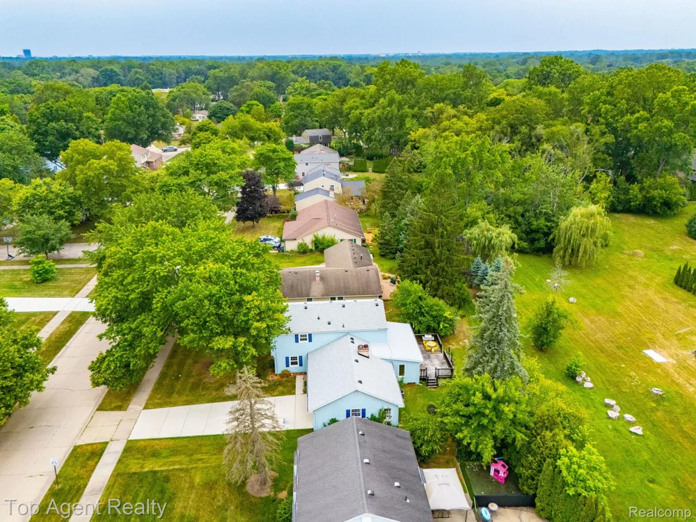 2975 Hill Drive Troy City, MI 48085