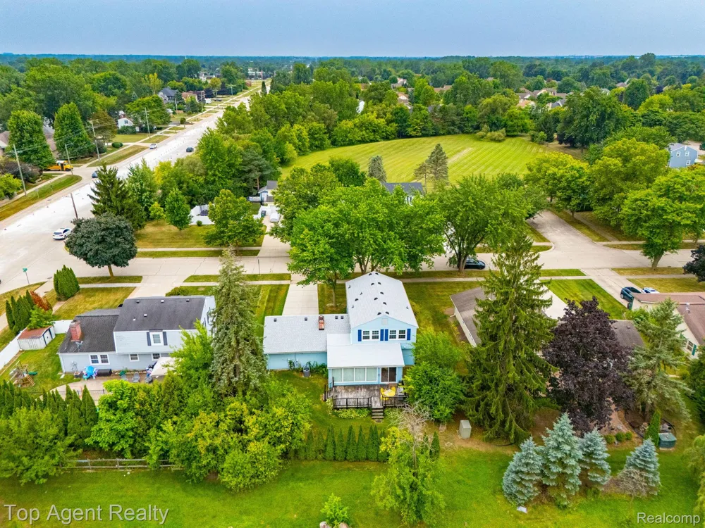 2975 Hill Drive Troy City, MI 48085