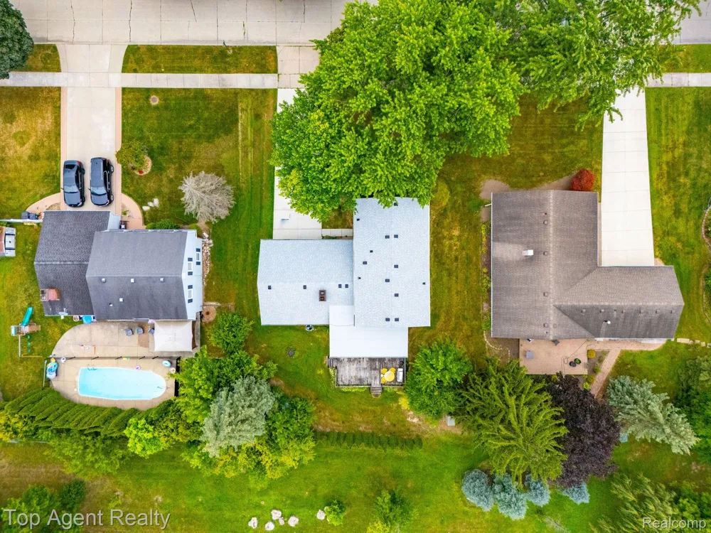 2975 Hill Drive Troy City, MI 48085