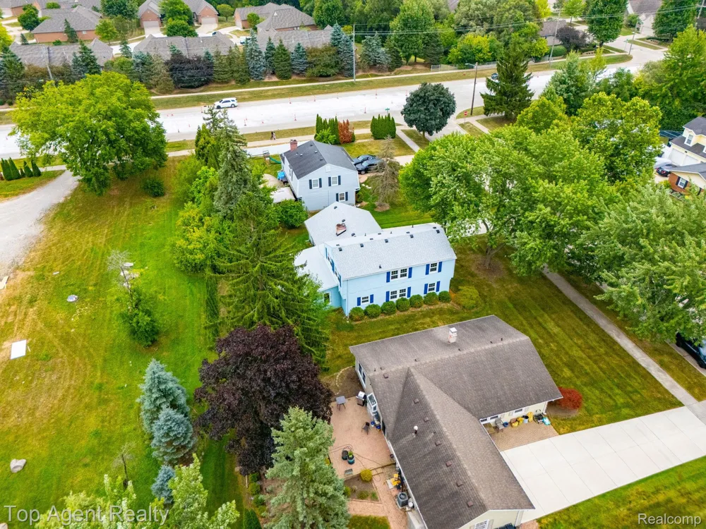 2975 Hill Drive Troy City, MI 48085