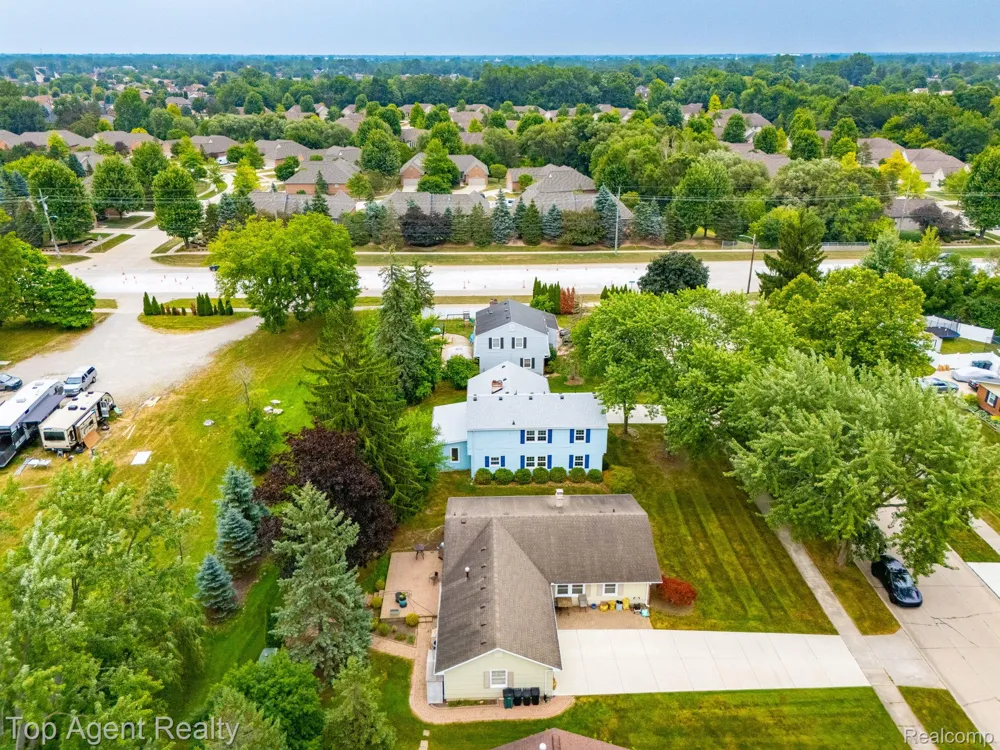 2975 Hill Drive Troy City, MI 48085