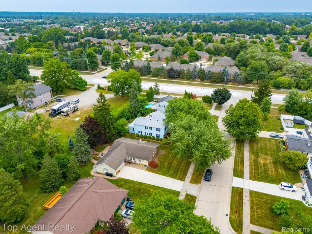 2975 Hill Drive Troy City, MI 48085