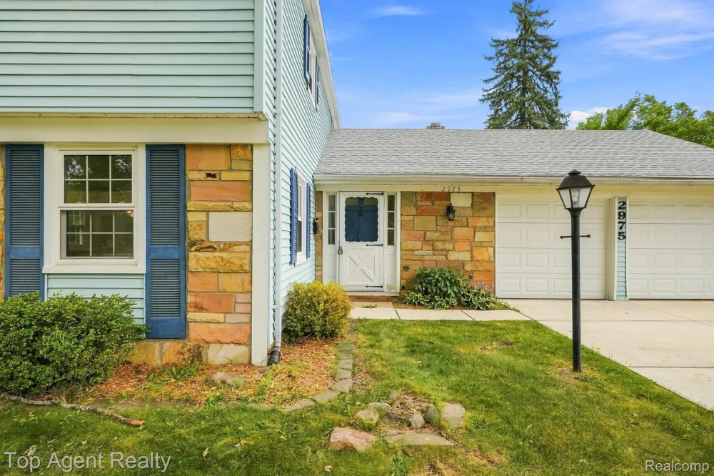 2975 Hill Drive Troy City, MI 48085