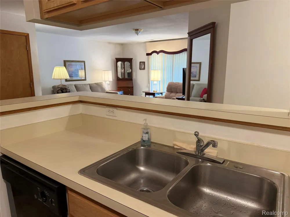 276 Marigold Circle #18 Westland City, MI 48185