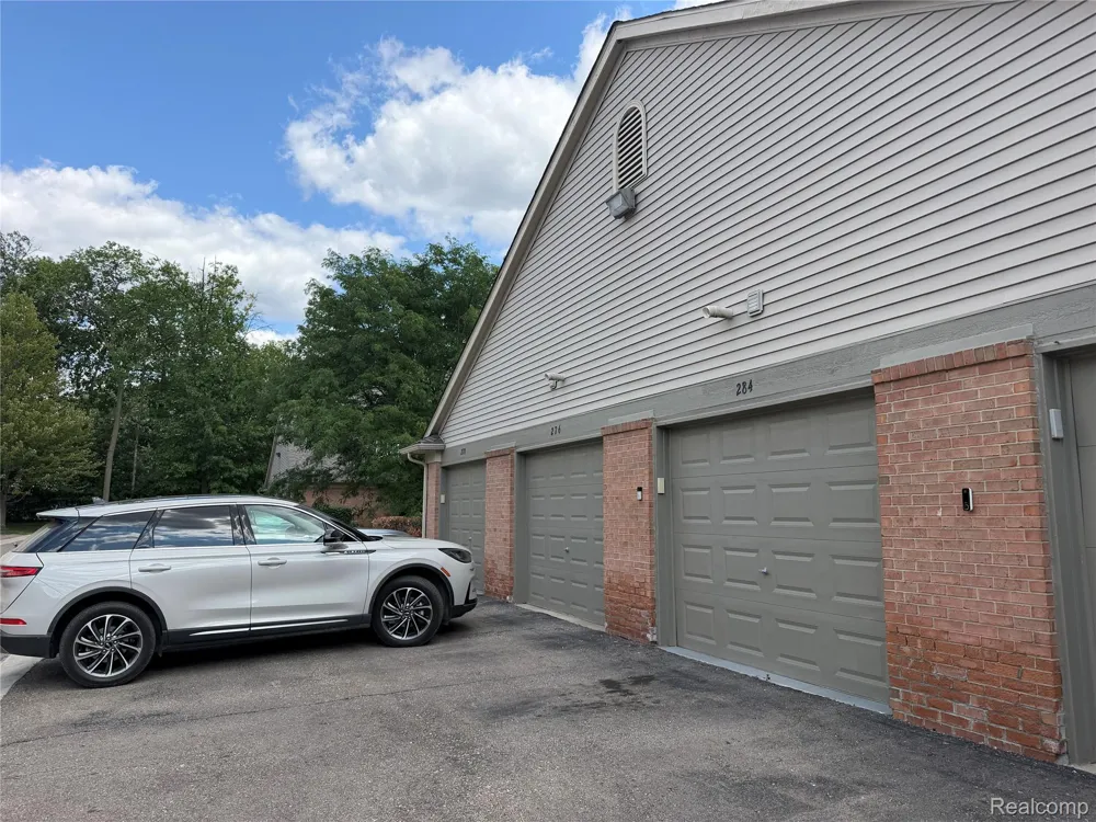 276 Marigold Circle #18 Westland City, MI 48185