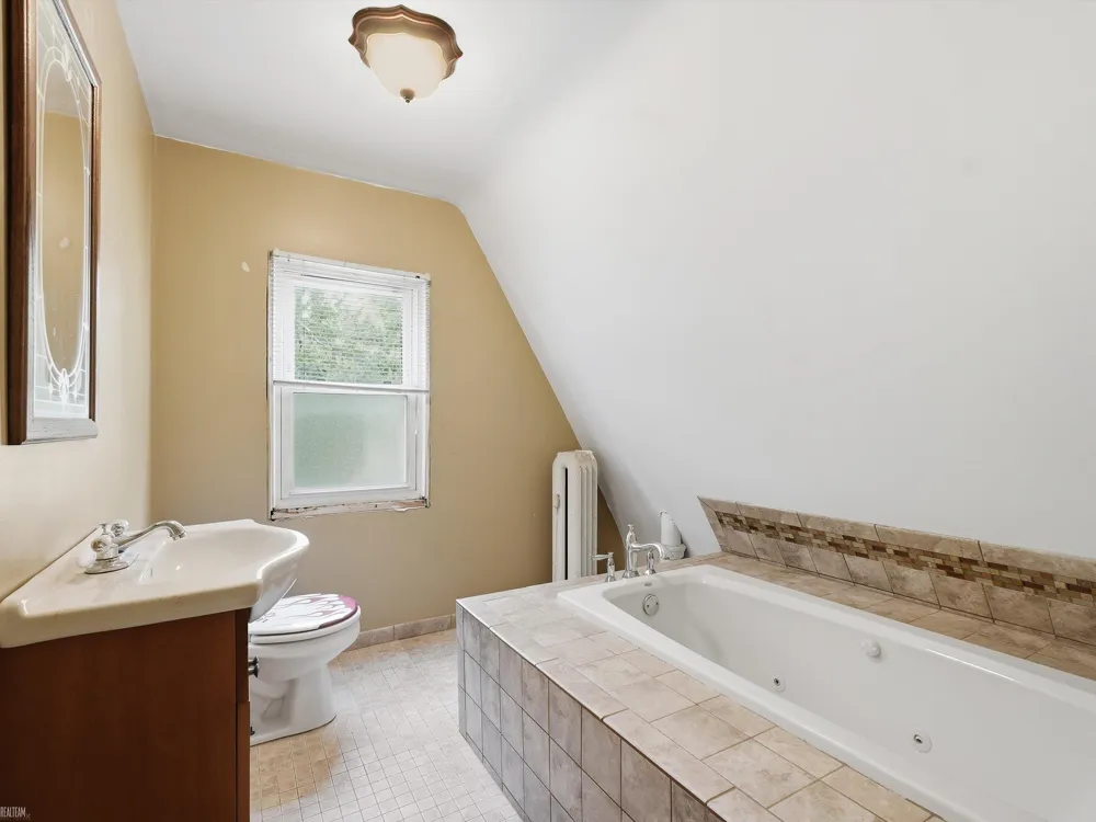 18513 Wakenden Street Redford Charter Township, MI 48240