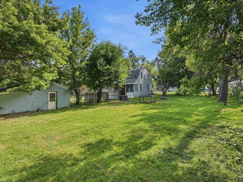 18513 Wakenden Street Redford Charter Township, MI 48240