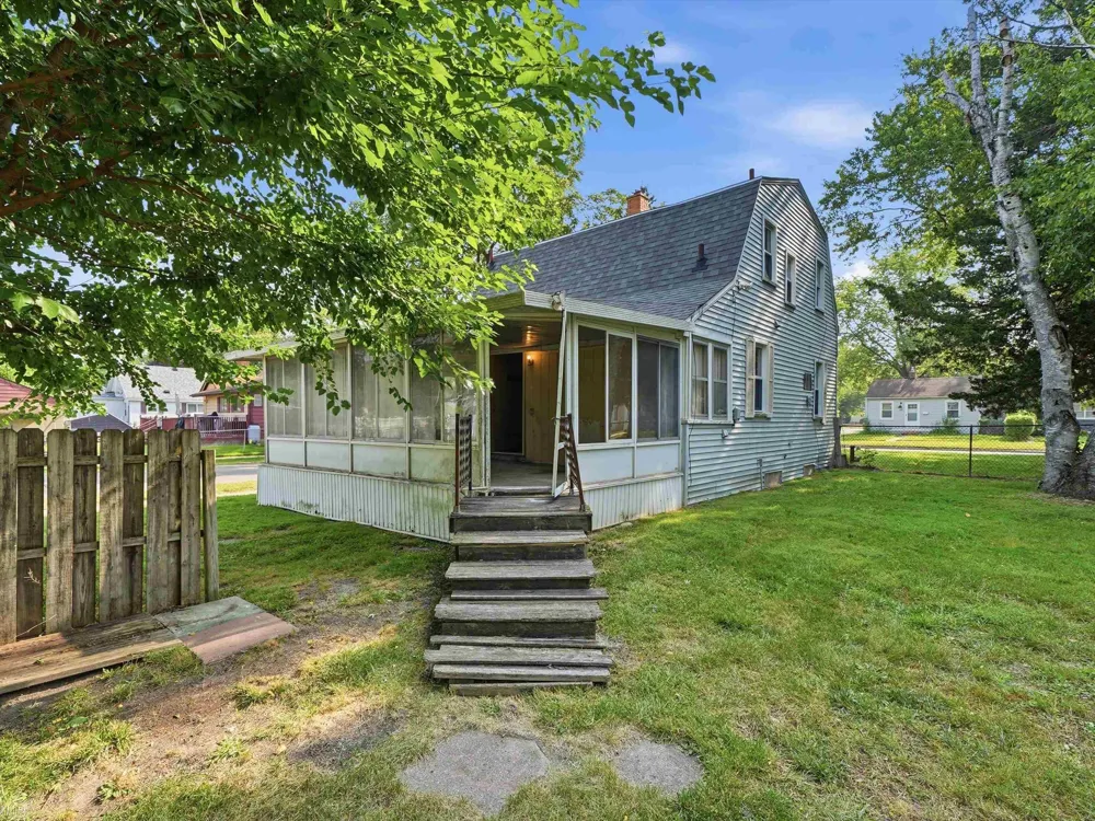 18513 Wakenden Street Redford Charter Township, MI 48240