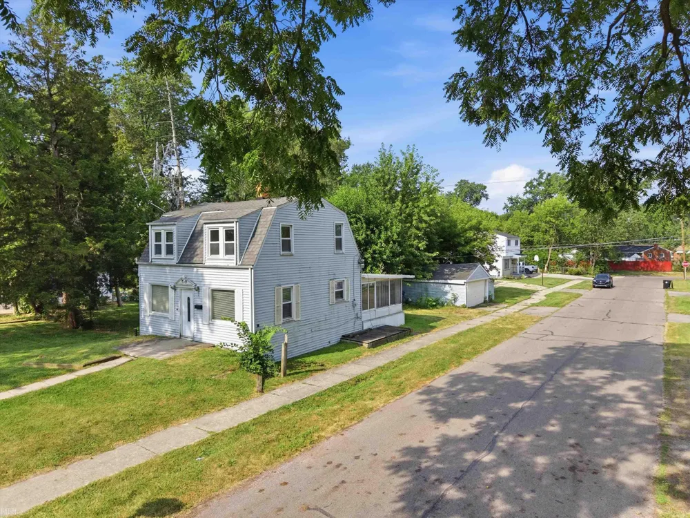 18513 Wakenden Street Redford Charter Township, MI 48240