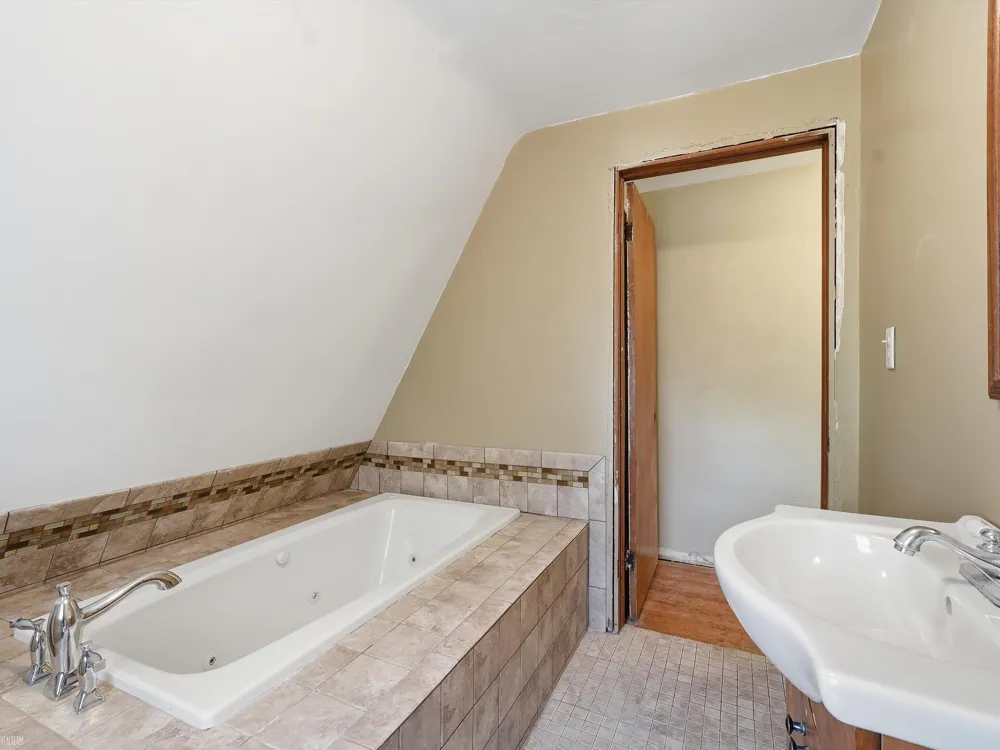 18513 Wakenden Street Redford Charter Township, MI 48240