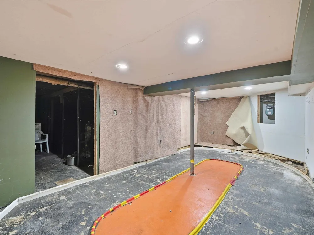 18513 Wakenden Street Redford Charter Township, MI 48240