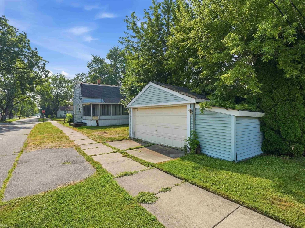 18513 Wakenden Street Redford Charter Township, MI 48240