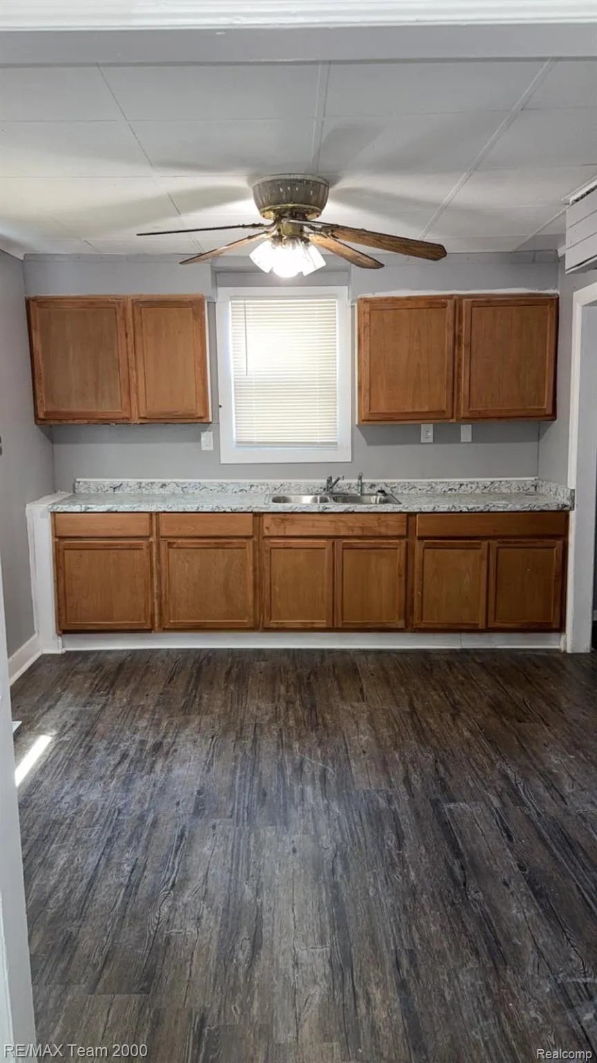 7128 Cherokee Avenue Taylor City, MI 48180