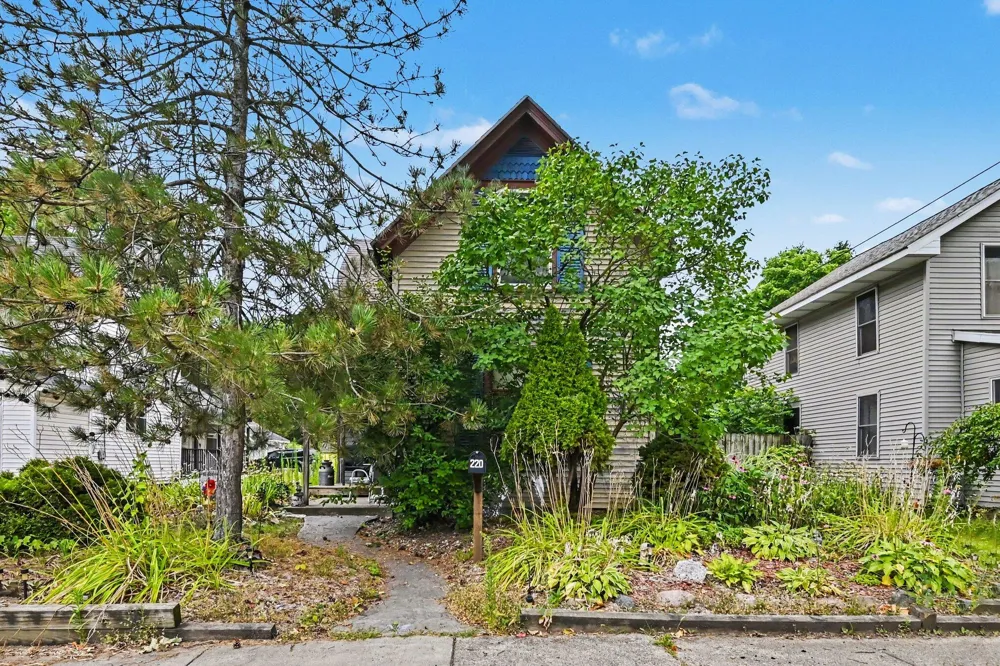 220 Prairie Street Charlotte City, MI 48813