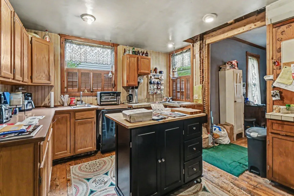 220 Prairie Street Charlotte City, MI 48813