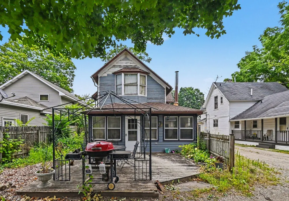 220 Prairie Street Charlotte City, MI 48813